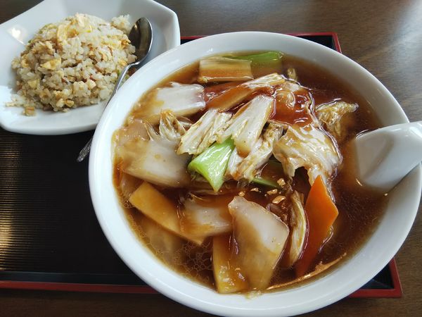 「【限定】五目ラーメン＋半炒飯」@中国料理 竹園の写真