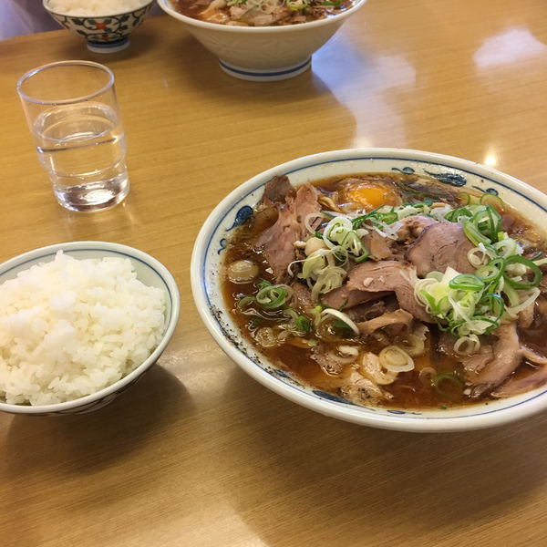 「チャーシュー麺＋生卵＋ご飯」@大喜 根塚店の写真