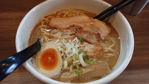 「インディラーメン大盛（780+120円）」@INDIEラーメンの写真