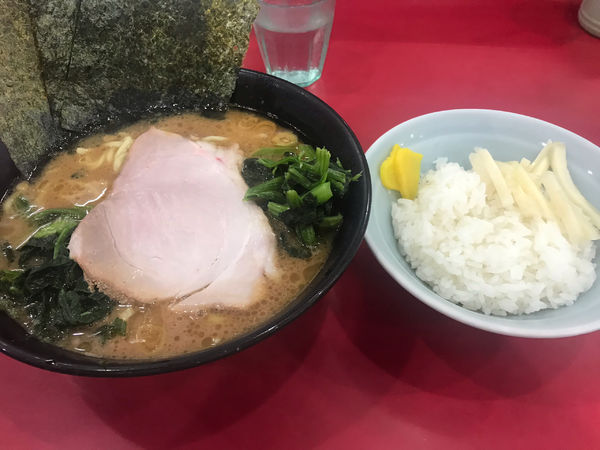 「ラーメン、青菜、ご飯少なめ」@杉田家 千葉祐光店の写真