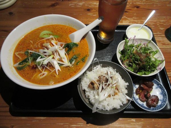「ランチセット　担々刀削麺＋ミニチャー丼（８６０円）」@創作中華 えん弥 桜ニュータウン店の写真