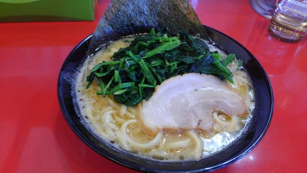 「ラーメンほうれん草」@横浜家系ラーメン 真誠家 つつじヶ丘店の写真
