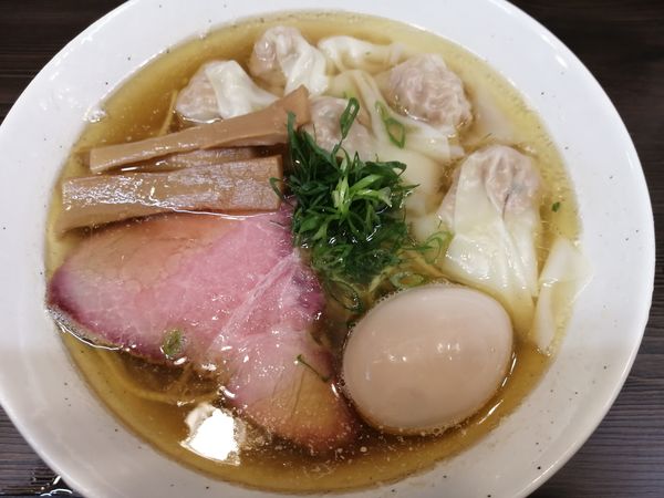 「塩ワンタン麺¥900＋味玉（クーポン）」@中華そば さわの写真