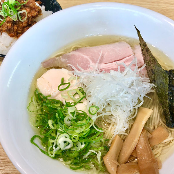 「名古屋コーチン塩760円　大蒜辛肉飯150円」@らぁーめん 喜元門 龍ヶ崎店の写真