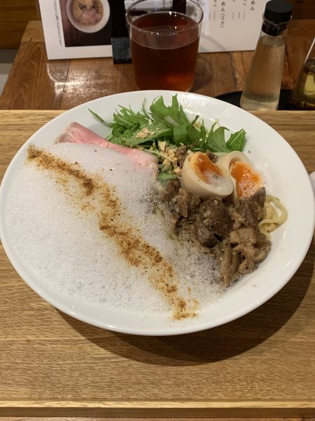 「【限定】和牛ぼっかけの混ぜそば 950円」@清湯豚骨白醤油拉麺 LABO麺の写真