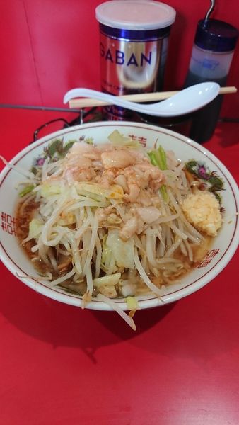 「小豚ニンニクアブラマシ」@ラーメン二郎 千葉店の写真