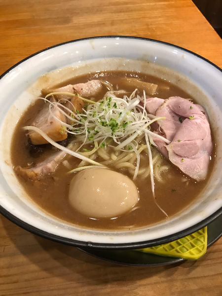 「こってり柚子味噌のイベリコ豚バラチャーシュー麺」@まりお流らーめんの写真