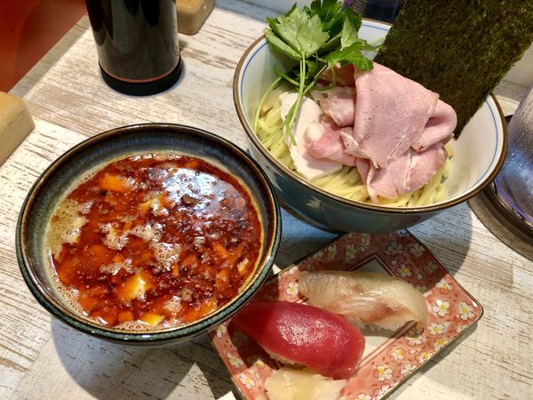 「【気まぐれ限定】辛いつけそば￥980＋本日のにぎり￥380」@中華そば 四つ葉の写真