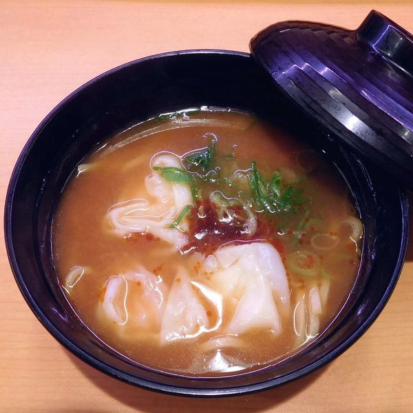 「濃厚えび味噌ワンタンメン（税別 330円）」@スシロー 多摩センター店の写真