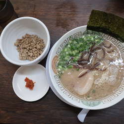 らーめん(￥720)＋辛そぼろ(￥150)