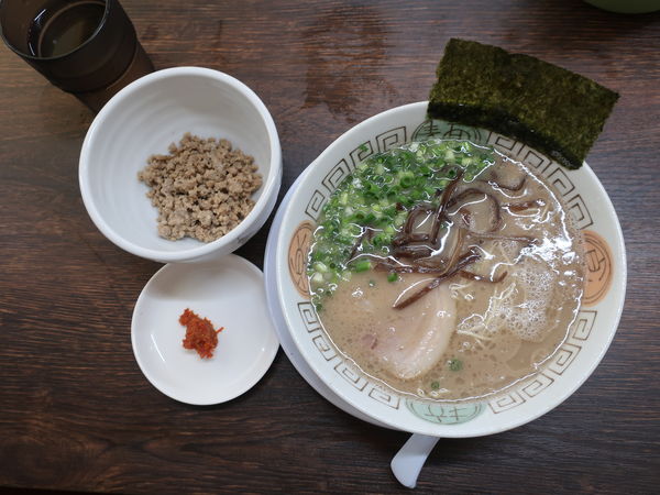 「らーめん(￥720)＋辛そぼろ(￥150)」@博多長浜らーめん 楓神の写真