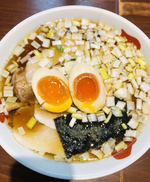 「バラ肉そば(トッピング　煮玉子＋ネギ)1250円」@支那そば 正月屋の写真