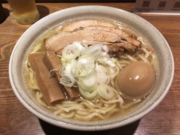 「箕面ビール → macro 大盛 ＋ 特選こだわり煮玉子」@人類みな麺類 東京本店の写真