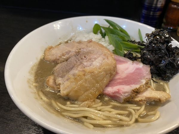 「濃厚そば 900円 厚切り豚 200円 和え玉 200円」@陽はまたのぼるの写真