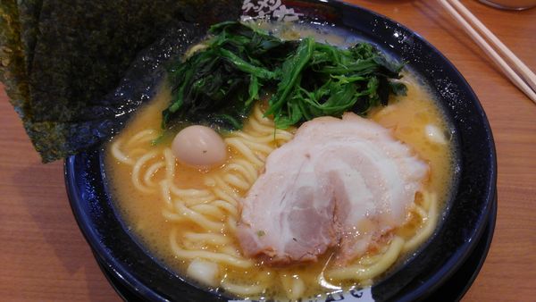 「ラーメンほうれん草」@町田商店 武蔵村山店の写真