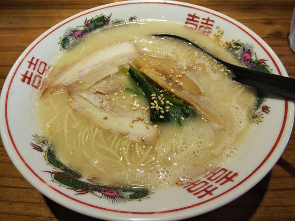 「げんこつらーめん　＋替え玉：バリカタ」@豚のさんぽ 大町駅前店の写真