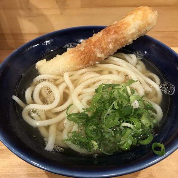 「一本まるごと生ちくわ天うどん（￥590）」@きりん屋の写真