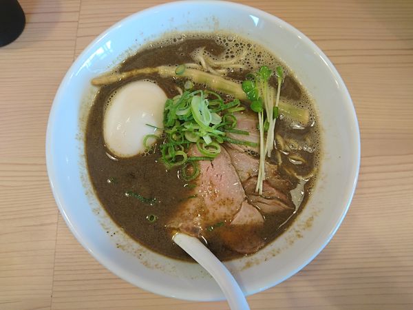 「味玉煮干ラーメン並盛（ストレート）」@地鶏らーめん とりじの写真
