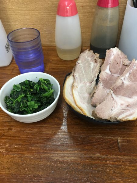 「ラーメン並 スモークチャーシュー、ほうれん草追加」@横浜家系ラーメン上々家の写真