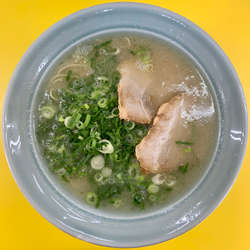 塩とんこつラーメン (600円)