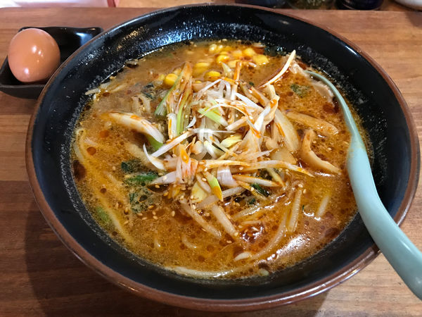 「あぶり辛味噌らーめん　850円」@らーめん 萬太郎の写真