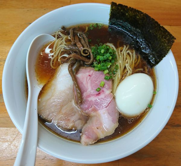 「天然醸造醤油ラーメン＋味玉」@ラーメン いいかおの写真