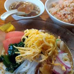 冷やし中華（夏限定、900円）＋チャーハン大（ランチ無料）