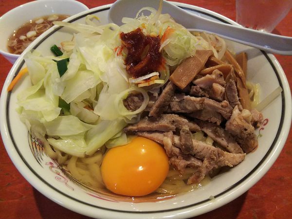 「まぜそば　大盛（３００ｇ）　※スープ付き」@麺屋二八の写真