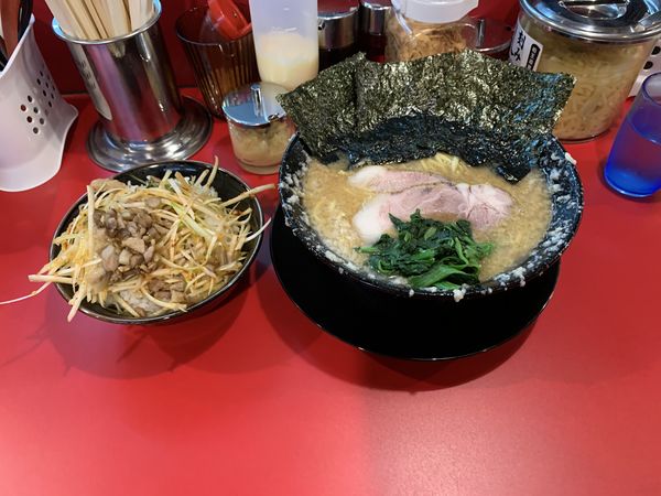 「コテコテラーメン（中盛りTwitterサービス）＋ネギ丼」@家系ラーメン 王道 神道家の写真
