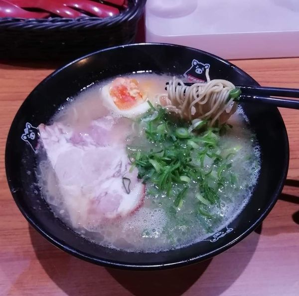 「豚骨ラーメン」@博多豚骨 黒豚ブラザーズ 大野城店の写真