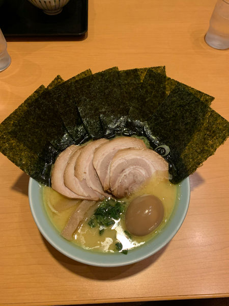 「塩とんこつ特松トッピング」@一松家の写真