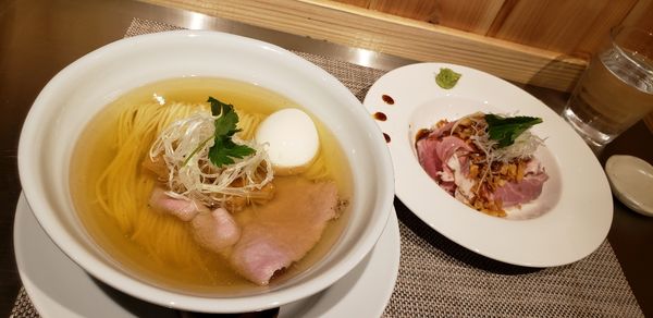 「塩そばと肉丼お得セット＋味玉」@成城青果の写真