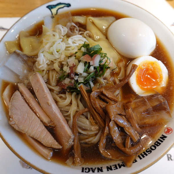 「冷たいラーメン 830円（大盛）+ サービス味玉」@すごい煮干ラーメン凪 田町店の写真
