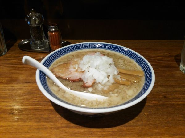 「煮干背脂ラーメン」@神保町 可以の写真