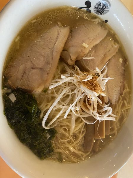 「チャーシュー塩ラーメン」@塩らーめん ひるがおEX 品川キッチンの写真