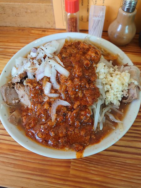 「ぶた入りオロチョンラーメン(ひやあつ)700円」@にかいやの写真