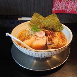 錦爽鶏と煮干　自家製醤油麹の中華そば