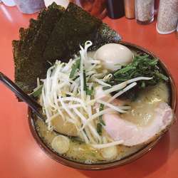 のりたまラーメン　ニラもやしトッピング