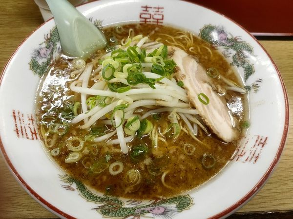 「新博多豚骨ラーメン 600円 替玉無料 硬め」@めんめん・かめぞうの写真