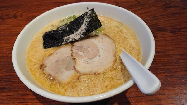 「たまごとじラーメン（醤油）　６９０円＋消費税」@萬珍軒の写真