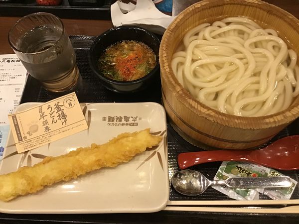 「釜揚げ並290円が半額140円、イカ天130円」@丸亀製麺 柏駅南口店の写真