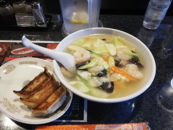 「えびそば　　980円　半餃子　300円」@中華料理 栄照 いち号店の写真