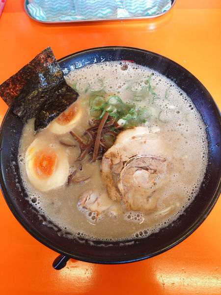 「味玉ラーメン」@羽釜豚骨二代目けんのすけ 久山店の写真