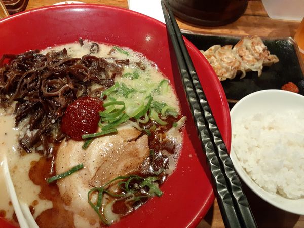 「赤丸新味＋きくらげ＋Aランチ（白ごはん＋餃子）」@博多一風堂 横浜西口店の写真