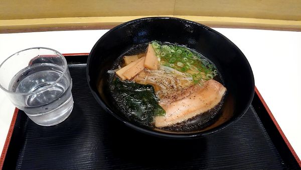 「しょうゆラーメン 350円」@うまかラーメンの写真