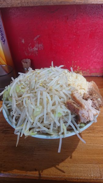 「チャーシュー麺  野菜多め  ニンニク」@ラーメン髭の写真