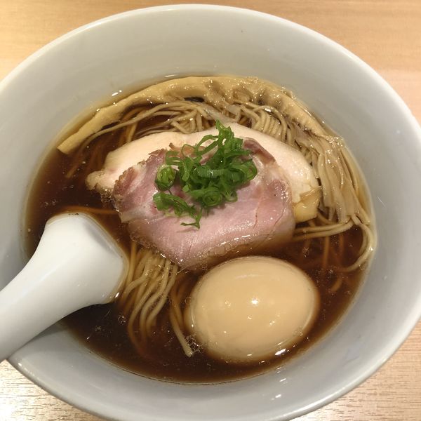 「味玉醤油らーめん」@らぁ麺 はやし田 新宿本店の写真