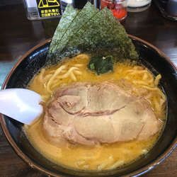 醤油チャーシュー麺大盛、硬め濃いめ