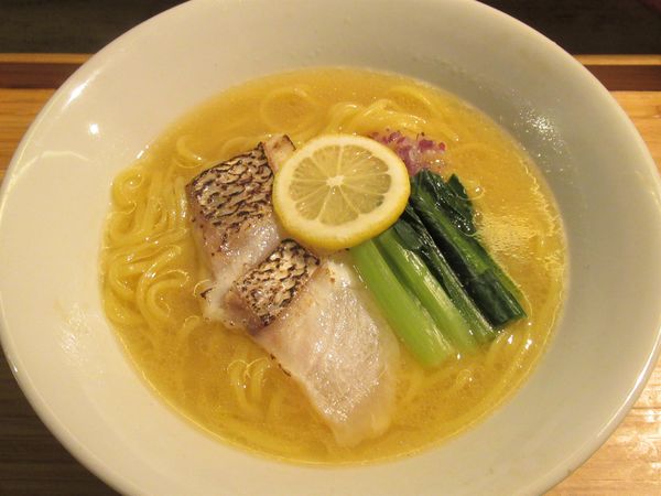 「真鯛らぁめん（950円）」@真鯛らぁめん まちかどの写真