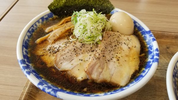 「イオンモール松本限定　特製松本ブラック中華そば　大」@凌駕IDEA イオンモール松本店の写真